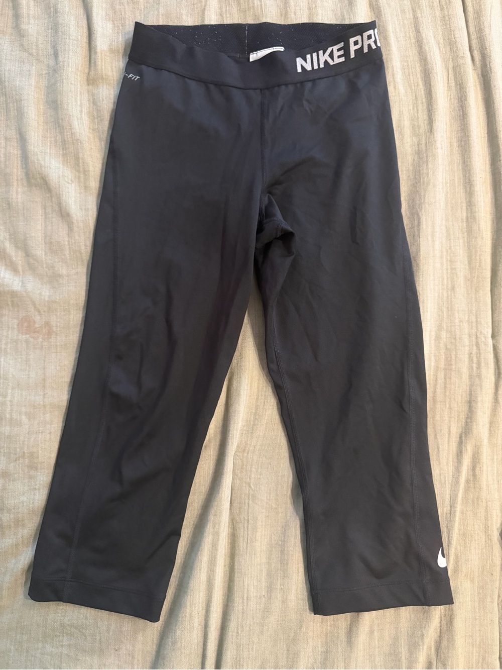 Nike Black Girls' Performance Capri Leggings